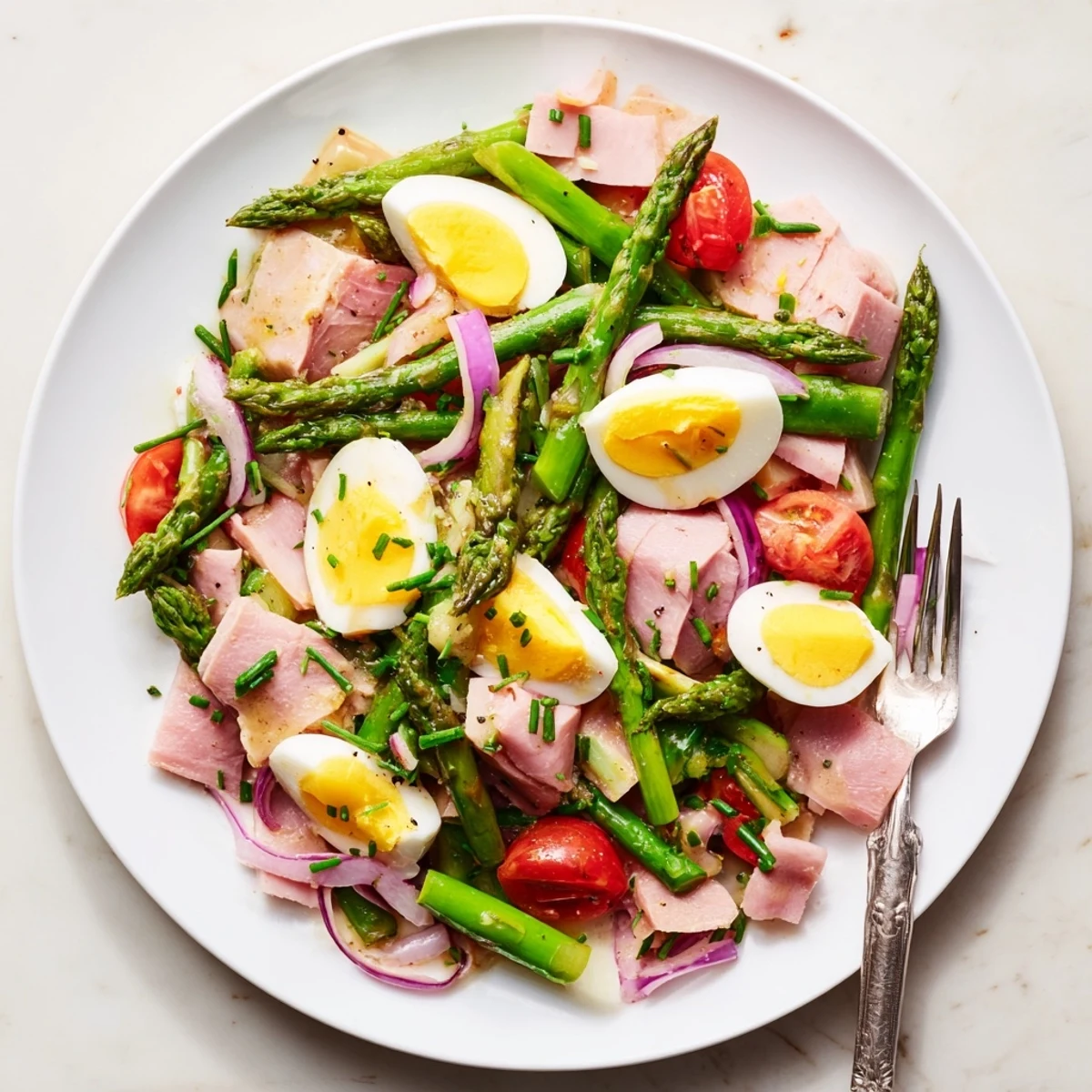 Spargelsalat mit Schinken und Eiern