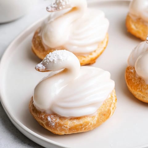 Elegante Schwan Petit Fours