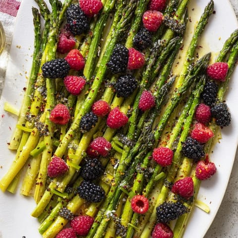 Botanisches Gitter mit Spargel